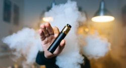 Atrasts jauns atbalsts ar aromatizētu e-cigareti palīdz smēķētājiem atmest