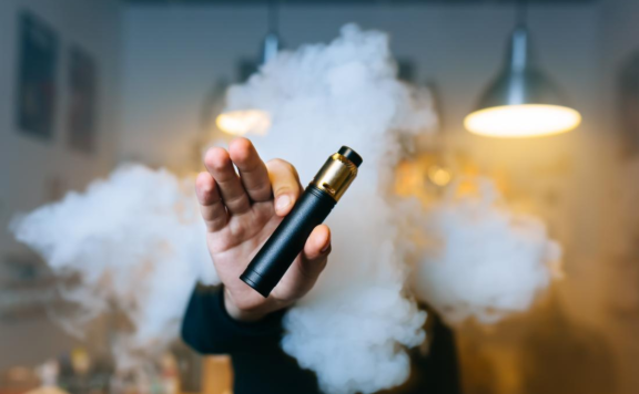 Nova Subteno Trovita Aromigita E-cigaredo Helpas Fumantojn Ĉesi